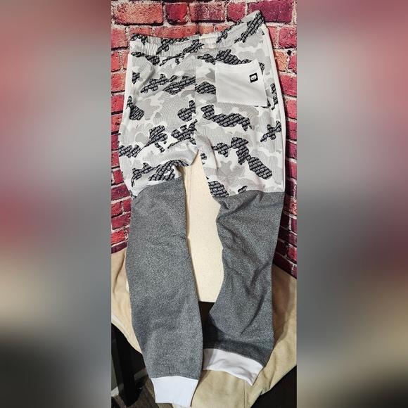 Ecko Unlimited Gray and White Camouflage Joggers Mens Size Large - Picture 8 of 10